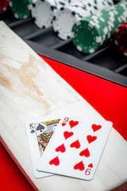 Antarmuka permainan Bingo di platform ayubet dengan kartu dan angka yang ditampilkan